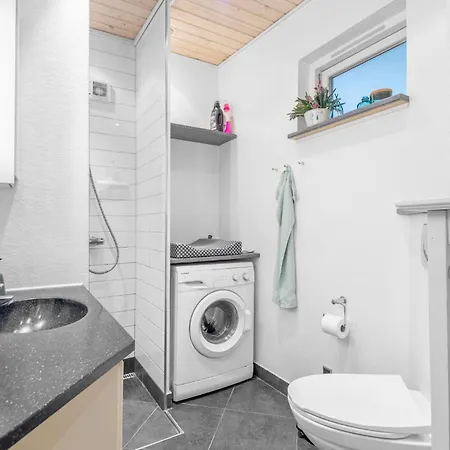 2 Bedroom Beautiful In V Feriehus *