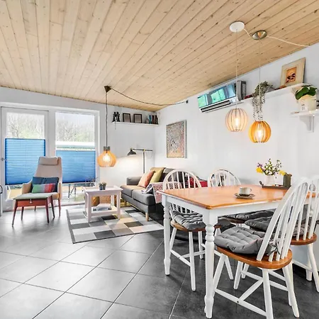 Feriehus 2 Bedroom Beautiful In V