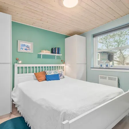 2 Bedroom Beautiful In V