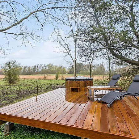 2 Bedroom Beautiful In V *