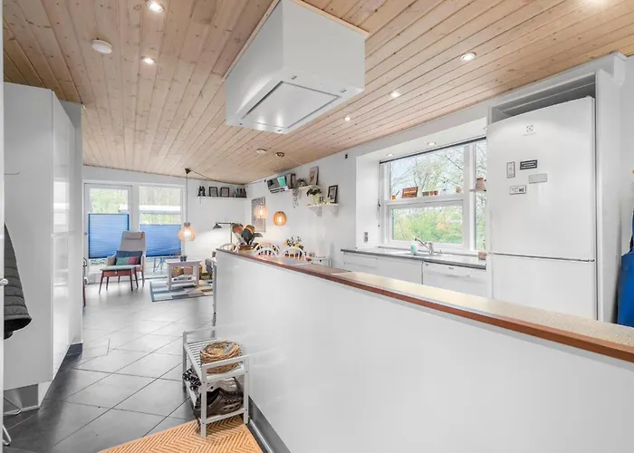 2 Bedroom Beautiful In V Semesterbostad Esbjerg